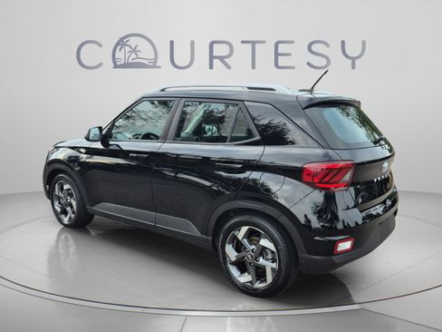 Used 2023 Hyundai Venue SEL w/ Cargo Package FWD image 5