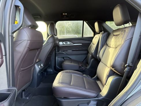Used 2026 Ford Explorer Platinum w/ LUX Leather Package AWD/4WD image 12