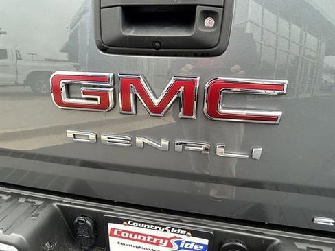 Used 2022 GMC Canyon Denali image 9