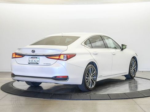 Used 2022 Lexus ES 300h w/ Premium Package FWD image 4