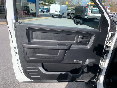 Used 2014 RAM 5500 Tradesman image 9