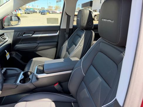 New 2026 GMC Terrain Denali w/ LPO, Black Badging Package AWD/4WD image 15