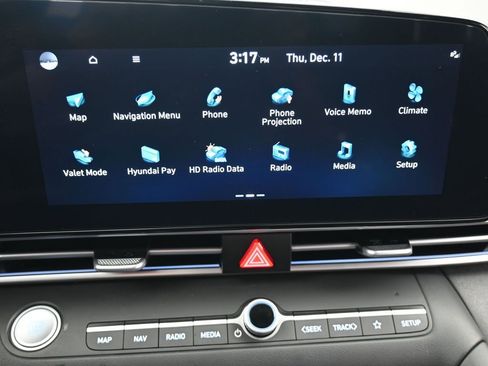 Used 2023 Hyundai Elantra Limited w/ Cargo Package image 23