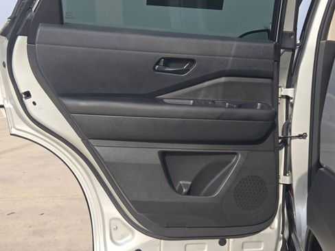 Certified 2025 Nissan Pathfinder SV image 14