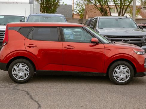 Used 2021 Kia Soul LX FWD image 4