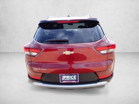 Used 2023 Chevrolet TrailBlazer LT w/ Convenience Package AWD/4WD image 3