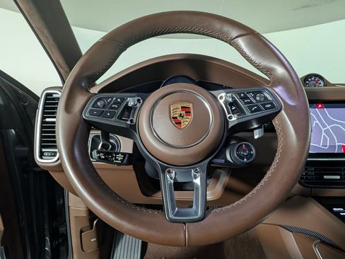 Used 2020 Porsche Cayenne Turbo AWD/4WD image 36