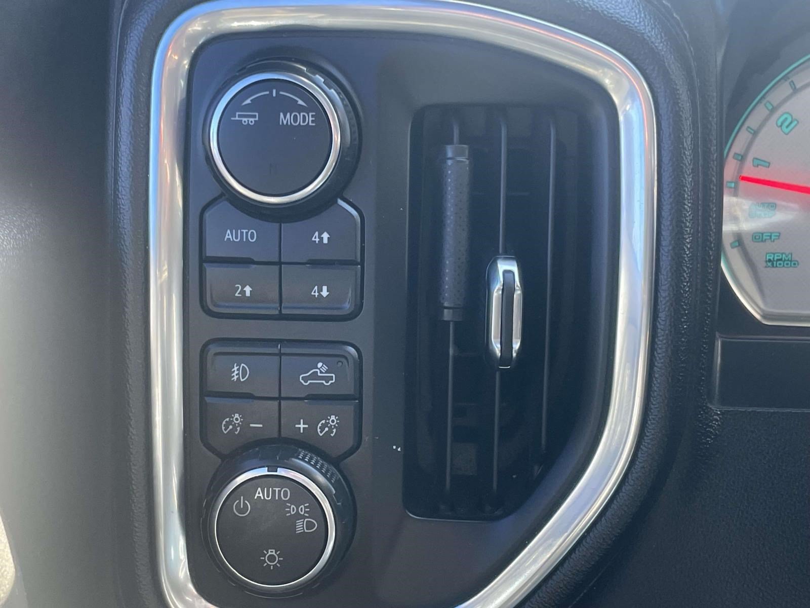 Used 2020 Chevrolet Silverado 1500 RST AWD/4WD image 17
