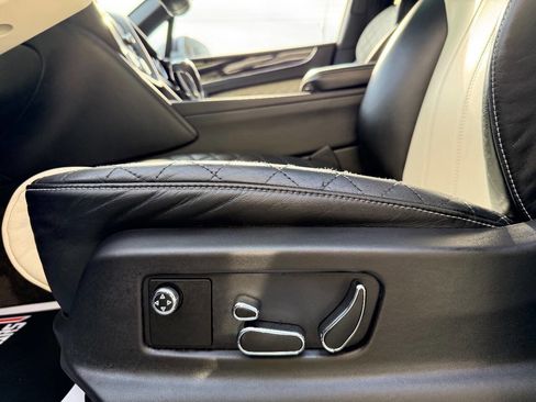 Used 2019 Bentley Bentayga image 15