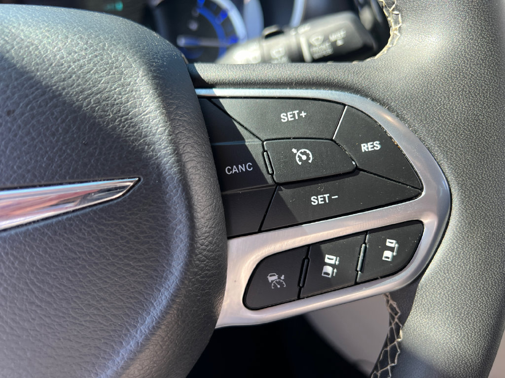Used 2024 Chrysler Pacifica Limited FWD image 28