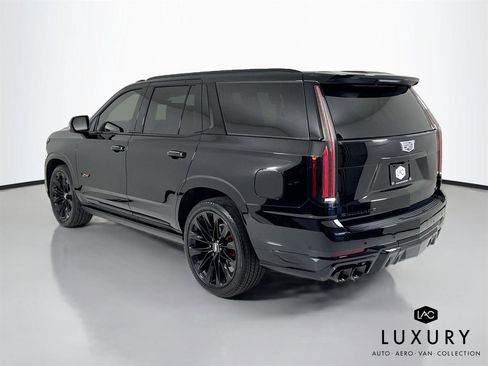 Used 2026 Cadillac Escalade V w/ LPO, ONYX Package image 8