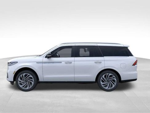 New 2025 Lincoln Navigator Reserve image 26
