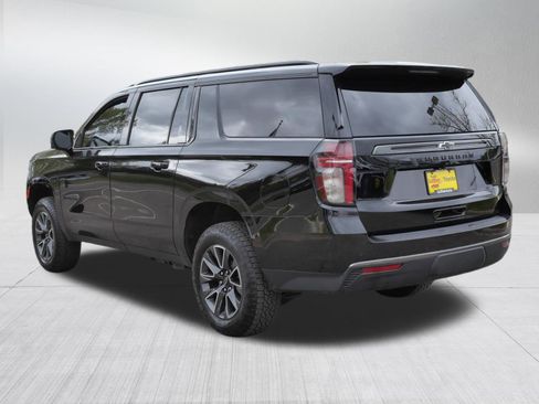 Used 2022 Chevrolet Suburban Z71 w/ Z71 Off-Road Package AWD/4WD image 5