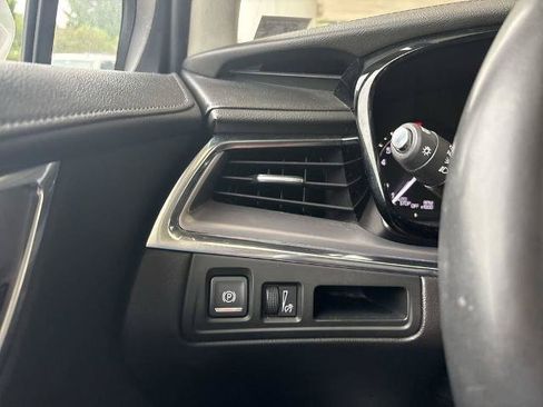 Certified 2019 Cadillac XT5 Luxury FWD image 17