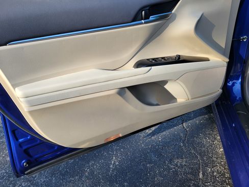 Used 2018 Toyota Camry LE image 25