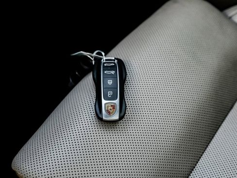 Used 2022 Porsche Taycan image 61