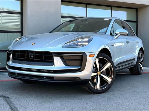Certified 2025 Porsche Macan image 1