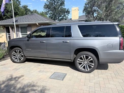 Used 2020 GMC Yukon XL Denali w/ Denali Ultimate Package AWD/4WD image 3