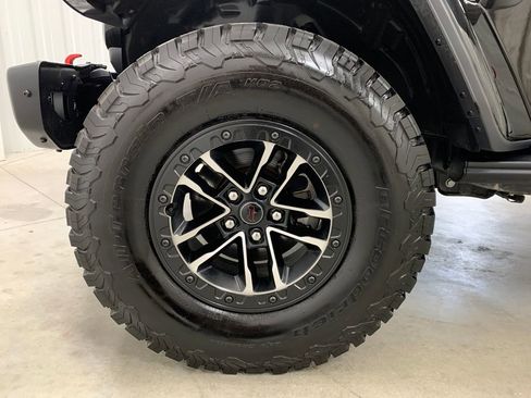 Used 2025 Jeep Wrangler Unlimited Rubicon AWD/4WD image 2