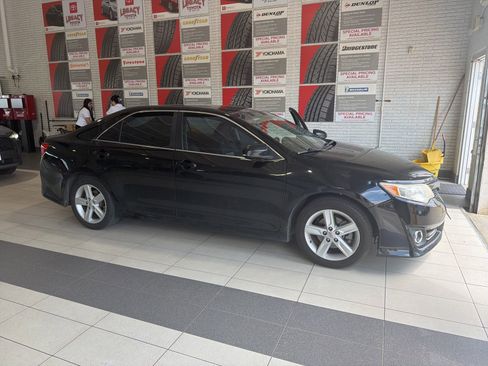 Used 2014 Toyota Camry SE FWD image 2