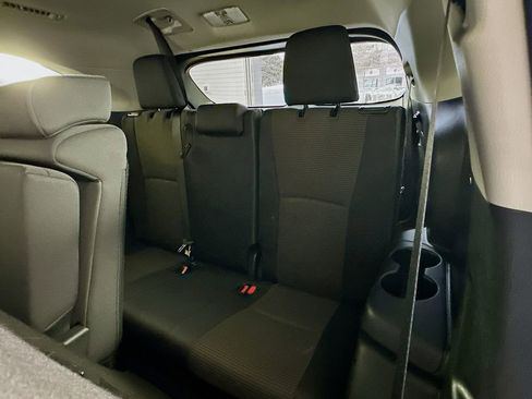 Used 2024 Toyota Highlander LE AWD/4WD image 27
