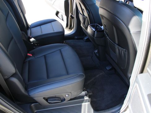 Used 2024 Kia Telluride S image 13