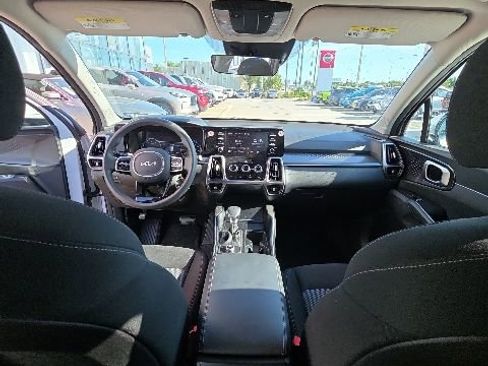 Used 2023 Kia Sorento LX FWD image 25