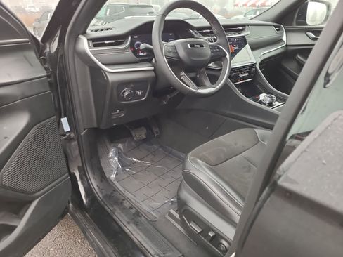 Certified 2024 Jeep Grand Cherokee L Laredo image 10