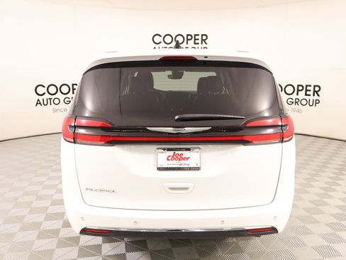 Used 2023 Chrysler Pacifica Touring-L FWD image 22
