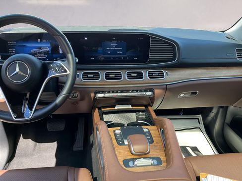 Certified 2024 Mercedes-Benz GLS 450 4MATIC image 11