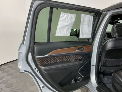 Used 2021 Jeep Grand Cherokee L Summit w/ Luxury Tech Group V AWD/4WD image 29