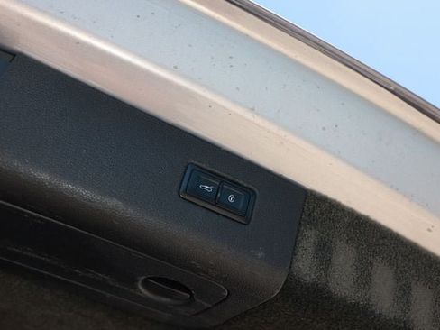 Used 2018 Bentley Bentayga AWD/4WD image 29