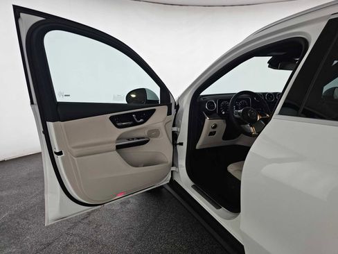 Used 2026 Mercedes-Benz GLC 300 image 19