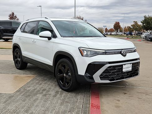 New 2026 Volkswagen Taos SEL image 4