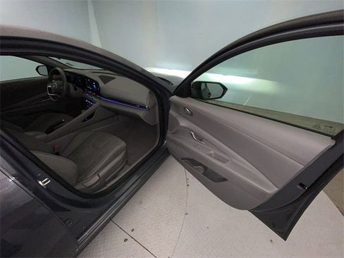 Used 2024 Hyundai Elantra SEL image 24