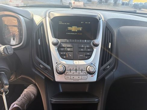 Used 2017 Chevrolet Equinox LT w/ Convenience Package FWD image 11