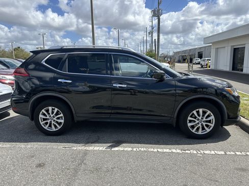 Used 2018 Nissan Rogue SV image 5