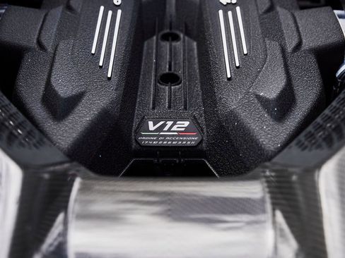 Used 2025 Lamborghini Revuelto AWD/4WD image 32