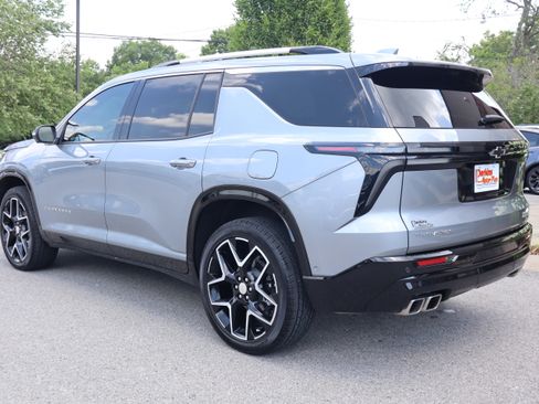 Used 2025 Chevrolet Traverse High Country FWD image 9