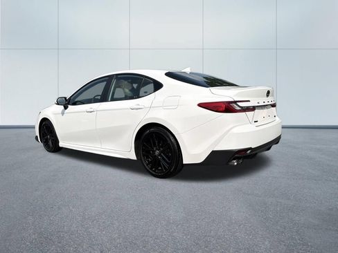 Used 2025 Toyota Camry SE w/ Convenience Package FWD image 7