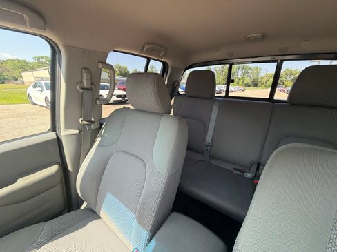 Used 2015 Nissan Frontier SV w/ SV Value Truck Package AWD/4WD image 30