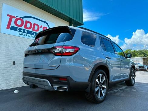 Used 2023 Honda Pilot Touring image 6