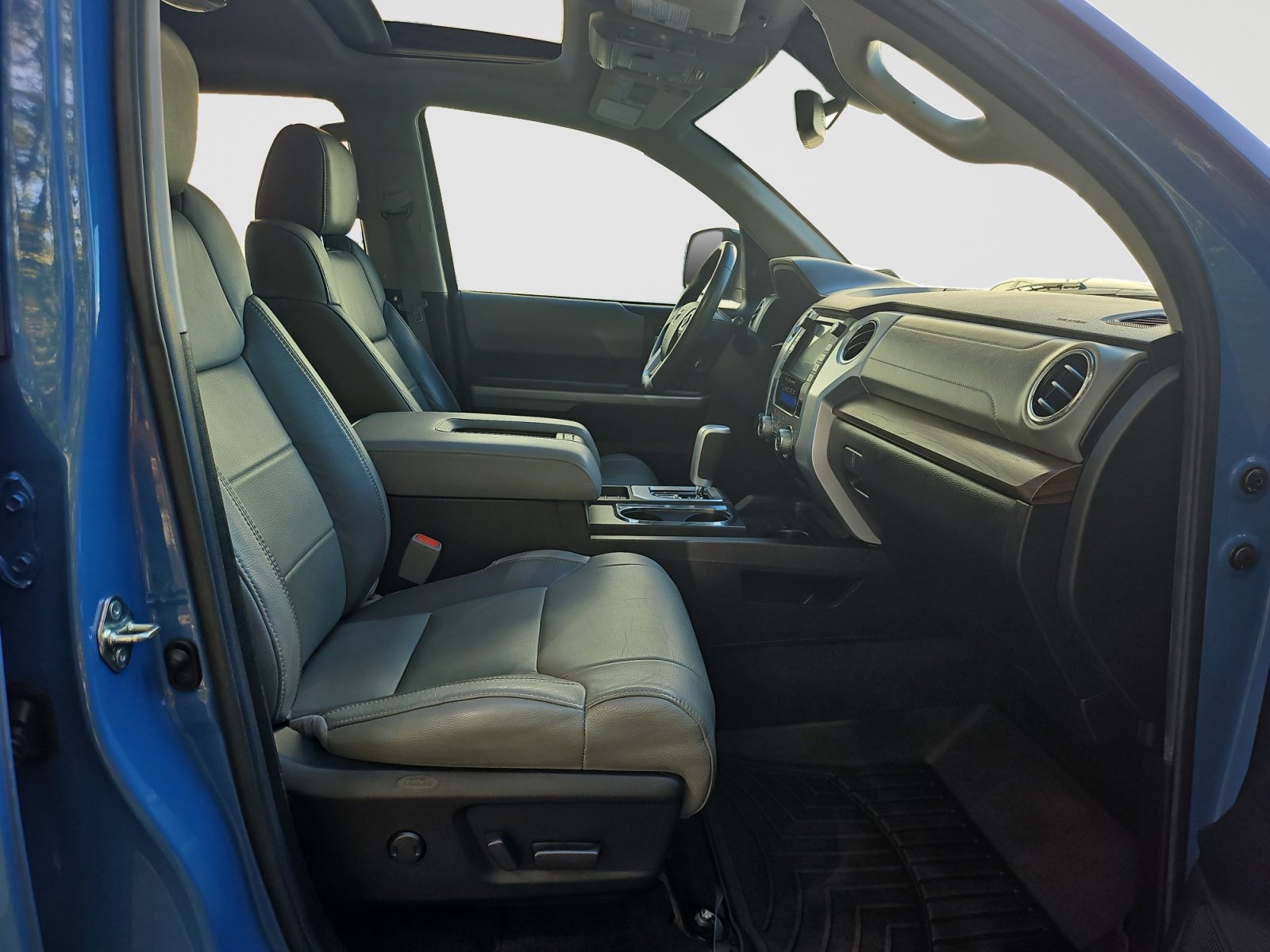 Used 2020 Toyota Tundra Limited w/ Limited Premium Package AWD/4WD image 17