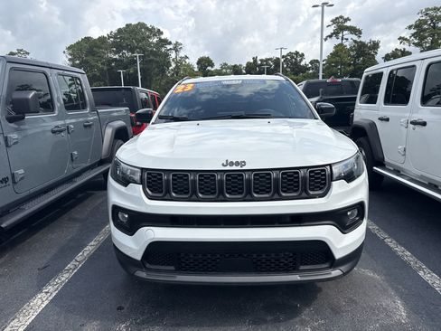 Used 2025 Jeep Compass Latitude w/ Altitude Special Edition AWD/4WD image 3