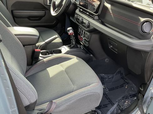 Used 2024 Jeep Wrangler Unlimited Rubicon image 26