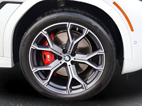 Used 2022 BMW X6 xDrive40i w/ Executive Package AWD/4WD image 12