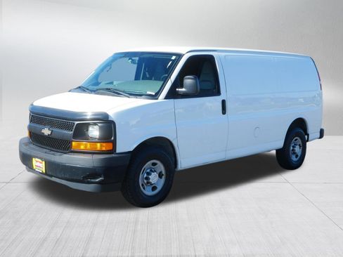 Used 2017 Chevrolet Express 2500 RWD image 3