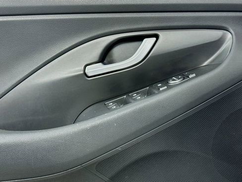 Used 2018 Hyundai Elantra GT Sport image 13