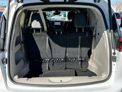 Certified 2024 Chrysler Pacifica Touring-L image 21
