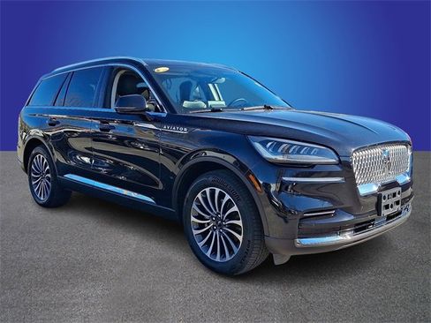Used 2023 Lincoln Aviator AWD w/ Premium Package image 3